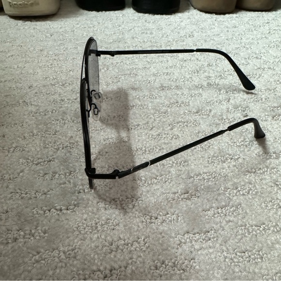 Black Aviator Sunglasses - Picture 2 of 3